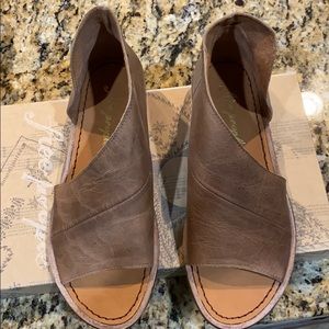 NEW IN BOX FREE PEOPLE MONT BLANC SANDALS SIZE 36